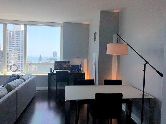 4th image of 33 W Ontario St APT 50A