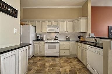 4th image of 1575 N Emerson St #4B
