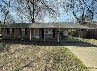5671 Chapel Hill Dr, Horn Lake, MS 38637