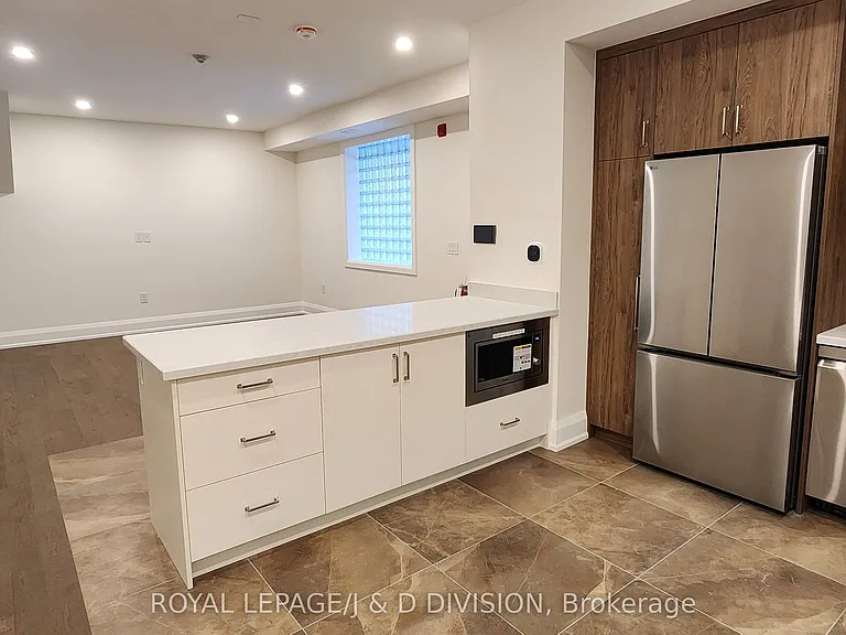 2579 Yonge St #202 — Photo 7