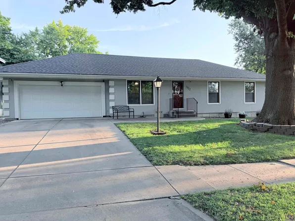 5812 SW Smith Pl, Topeka, KS 66614
