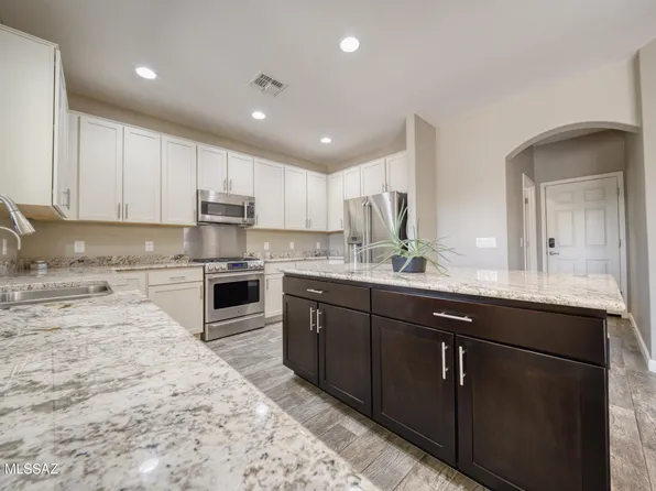 9769 N Hebden Way, Marana, AZ 85653