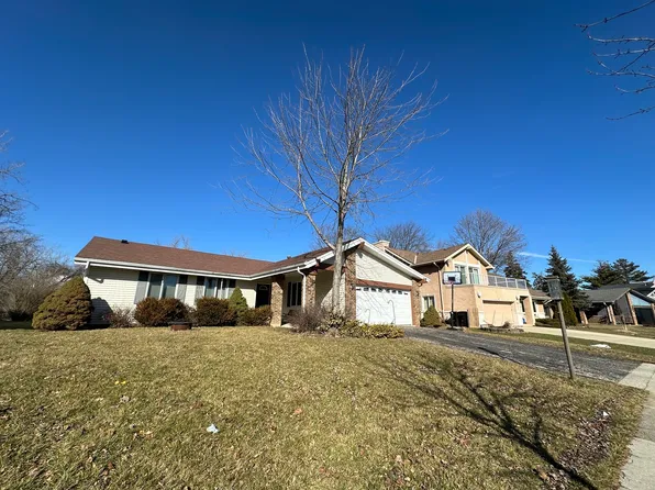 1098 Pheasant Ridge Dr, Lake Zurich, IL 60047