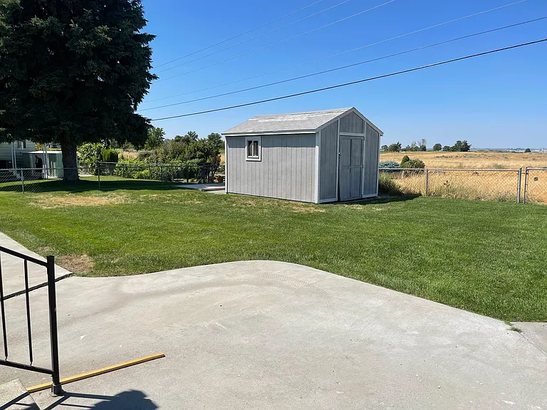 936 Empire Dr — Photo 10