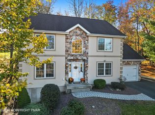 104 Wolf Hollow Rd, Lake Harmony, PA 18624