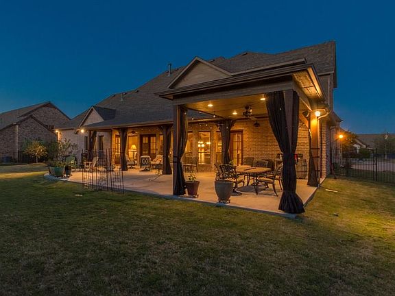 4th image of 8212 Sawgrass Ln