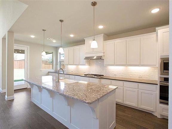 5th image of 611 Ashbury Ln