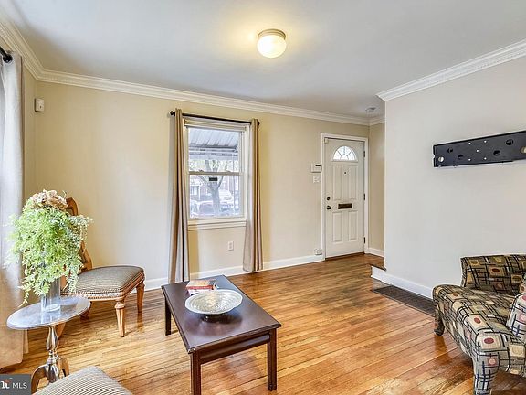 4th image of 2127 S Oxford St