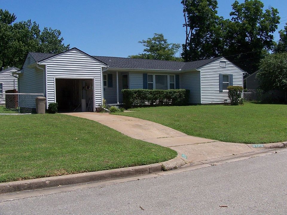 Fenced corner lot in Brookside
