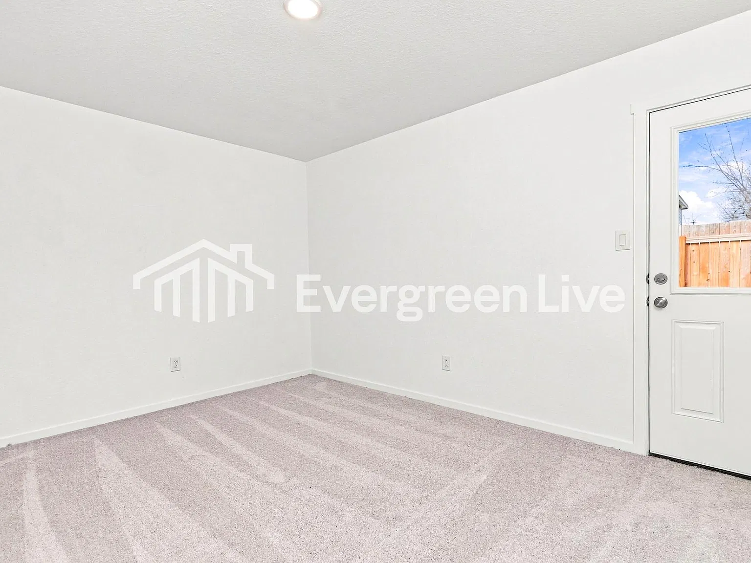 4 bed, 2.0 bath, 1386 sqft, $1,375 — Photo 4