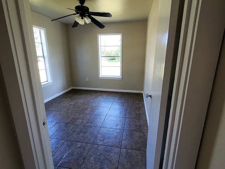 4002 Rosedale Ln — Photo 9