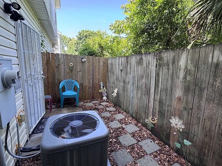 1100 Century Oaks Dr #A — Photo 25