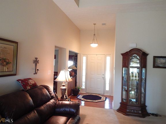 5th image of 2313 Robin Dr