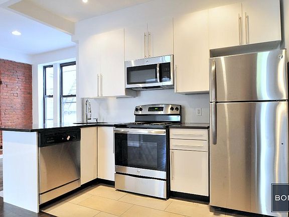 3rd image of 3671 Broadway APT 31