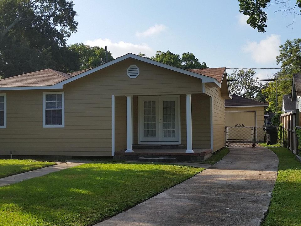 1st image of 216 Gale St