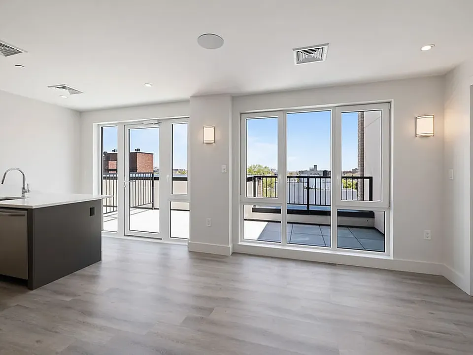 49 Veronica Pl #7C