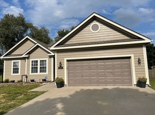 765 River Falls Rd, Edwardsville, KS 66111