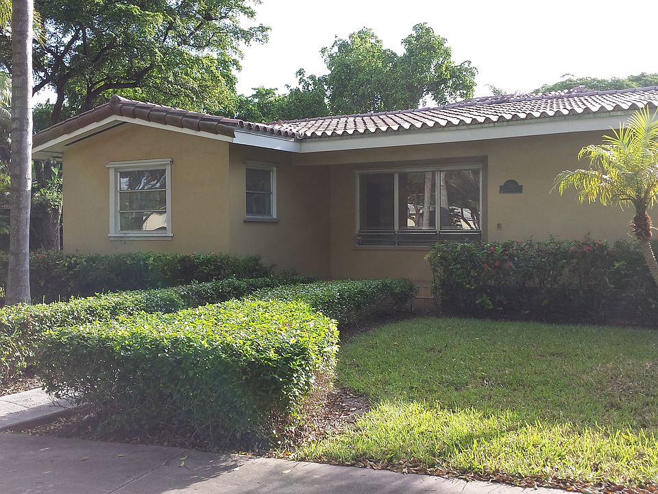 2nd image of 3510 Riviera Dr