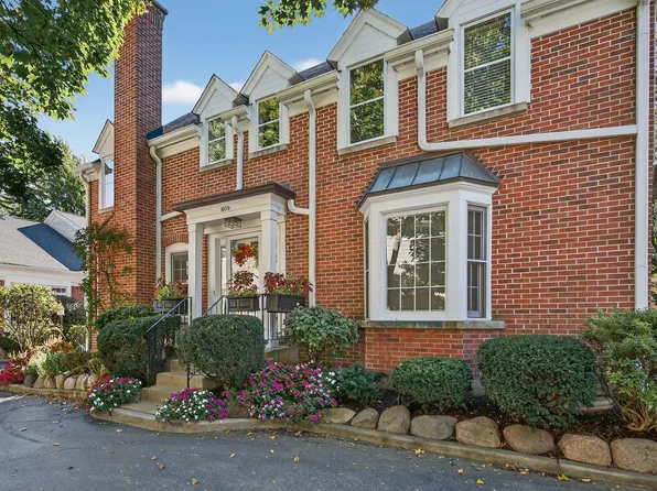 809 Hibbard Rd, Wilmette, IL 60091