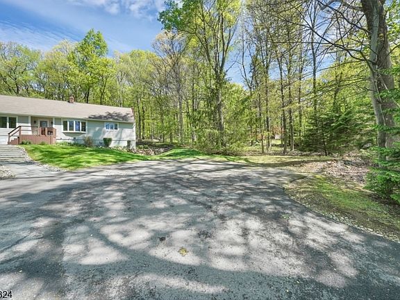 3rd image of 90 Russling Rd