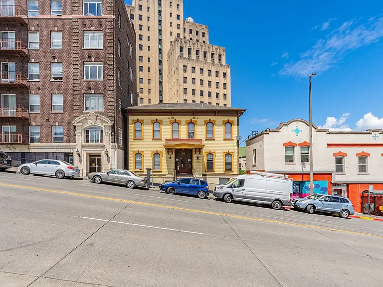 Rialto Apartments Historic Charm Meet Attainable Urban Living — Photo 14