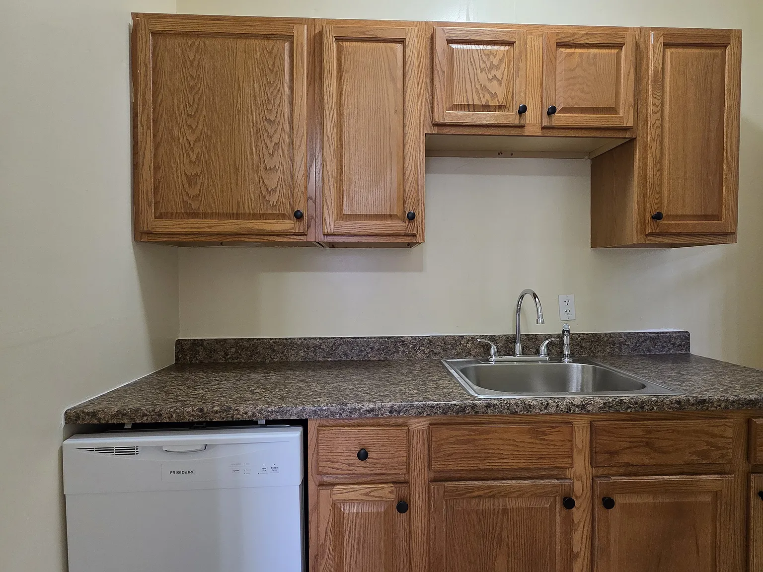3 bed, 1000 sqft, $1,750 — Photo 2