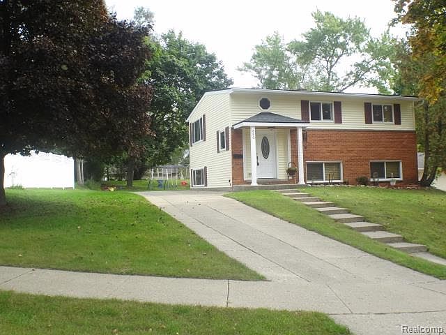 1st image of 880 Panorama Ct