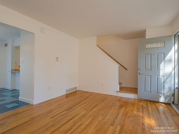 5th image of 3083 Wolverine Dr