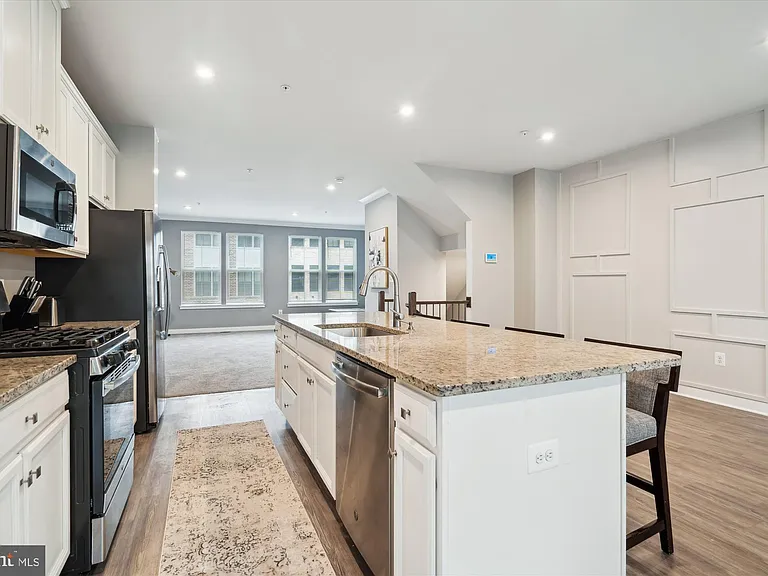 2824 Lewis Ave — Photo 8