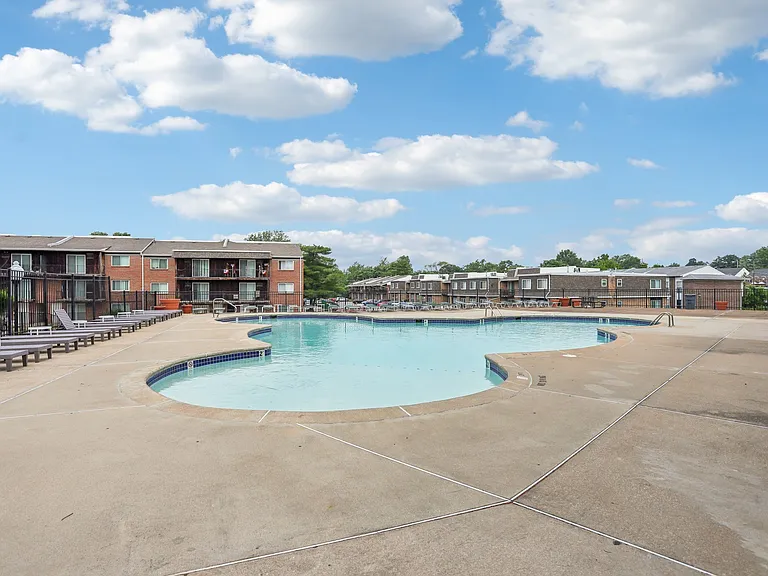 Marlborough Trails Apartments — Photo 25