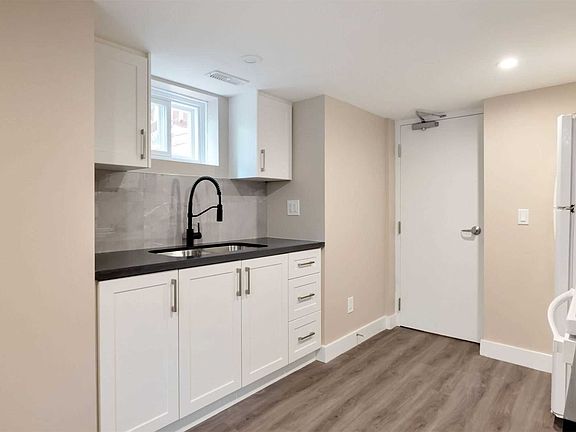 3rd image of 726 Windermere Ave #B-1