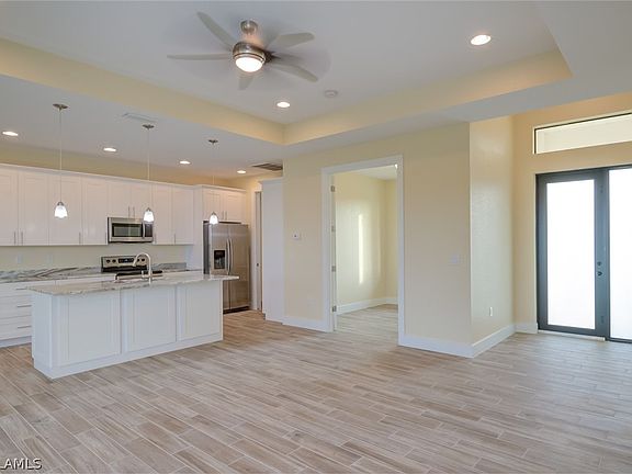 4th image of 632 NE 6th Place Cpe
