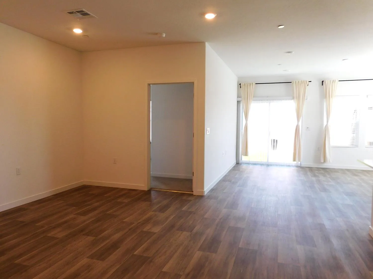4 bed, 1755 sqft, $2,850 — Photo 3