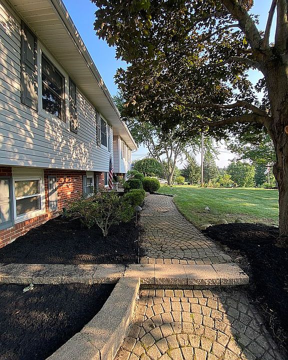 Front walkway 