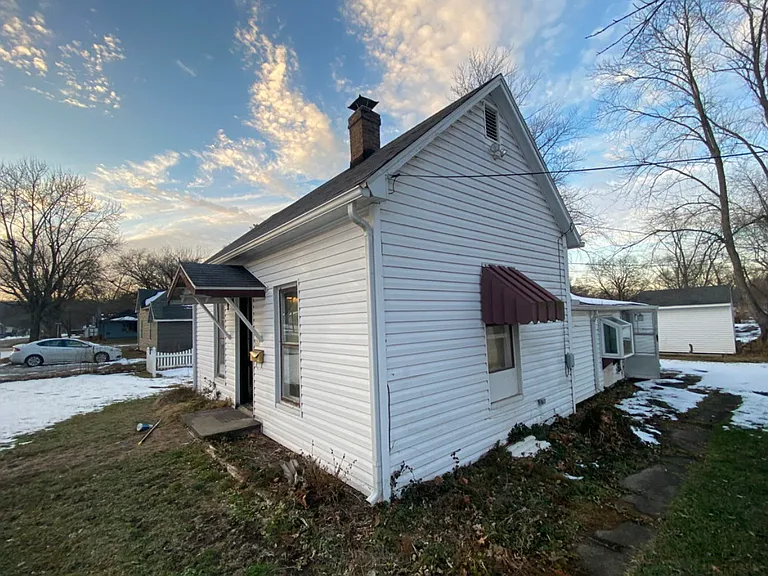 533 Higgins St — Photo 31