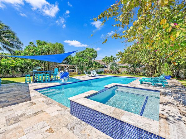 Private Courtyard - Tequesta, FL Homes for Sale