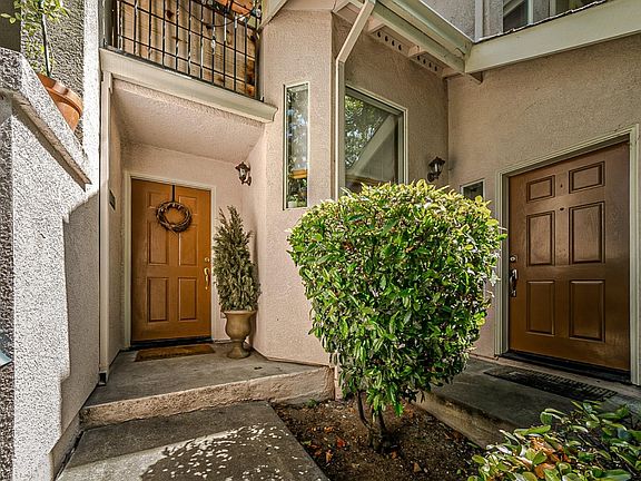 3rd image of 1059 Esparanza Way