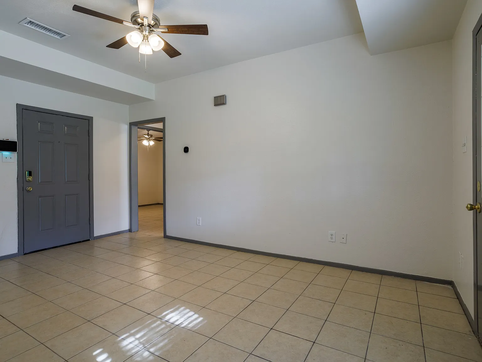 746 Prairie Creek Dr — Photo 3