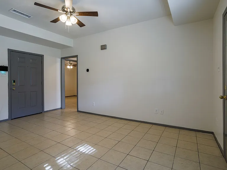746 Prairie Creek Dr #746 — Photo 3