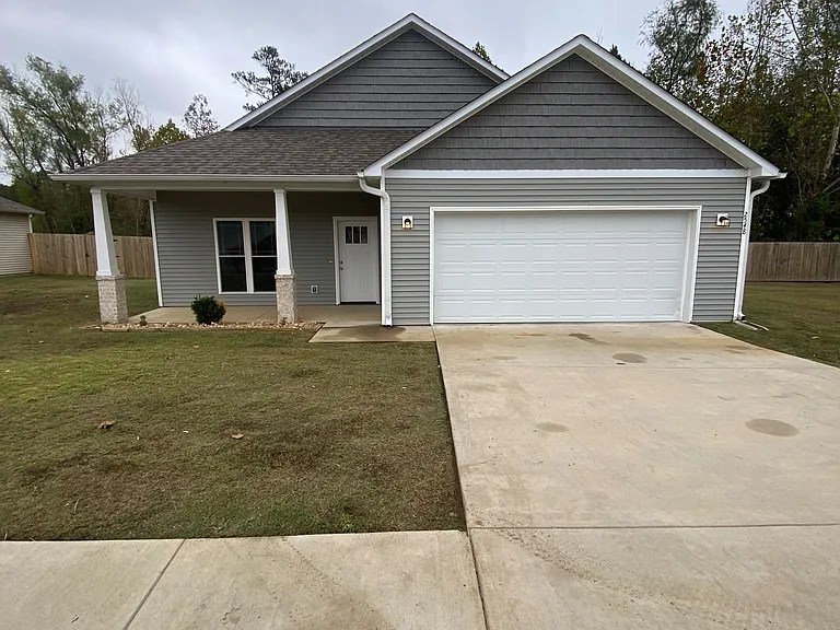 2548 Garden Dr — Photo 1
