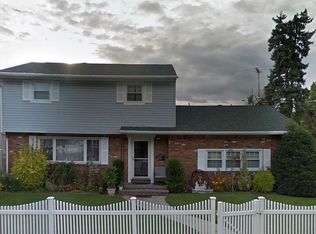 141 Lesoir Ave, Floral Park, NY 11001