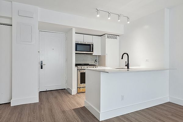 1st image of 160 W 24th St APT 7G