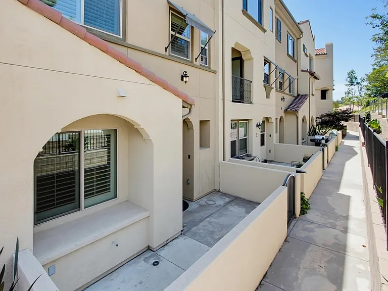 1577 Castillo #8 — Photo 3