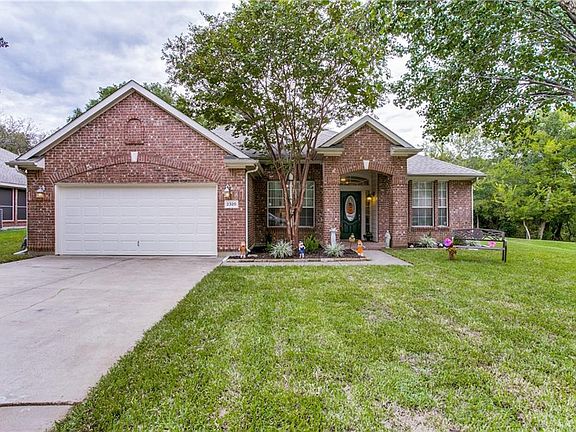 3rd image of 2320 Forest Park Cir