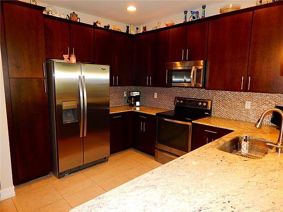 3rd image of 131 W Riverwalk #131