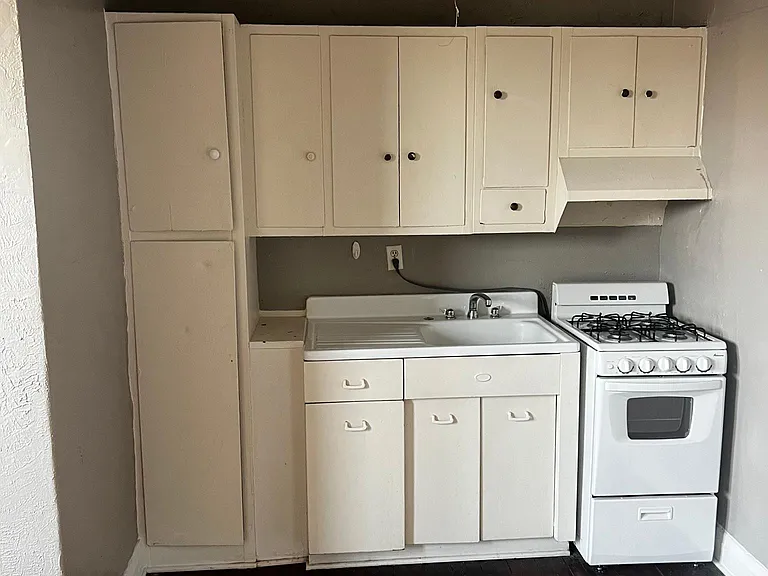 2722 Vine St #6 — Photo 9