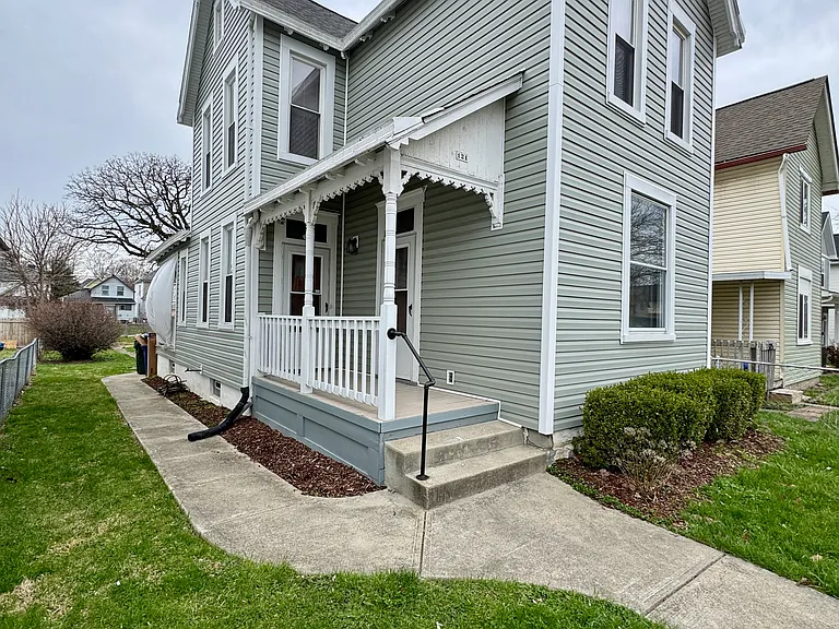 121 Chicago Ave — Photo 1