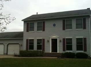 31207 Cedar Ridge Dr, Lindstrom, MN 55045