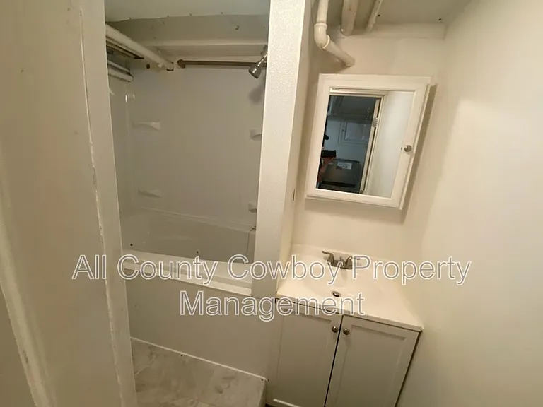 310 S 12th St #B — Photo 5