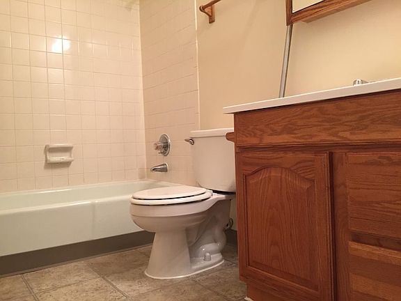 4th image of 806 Kellogg Ave APT 4